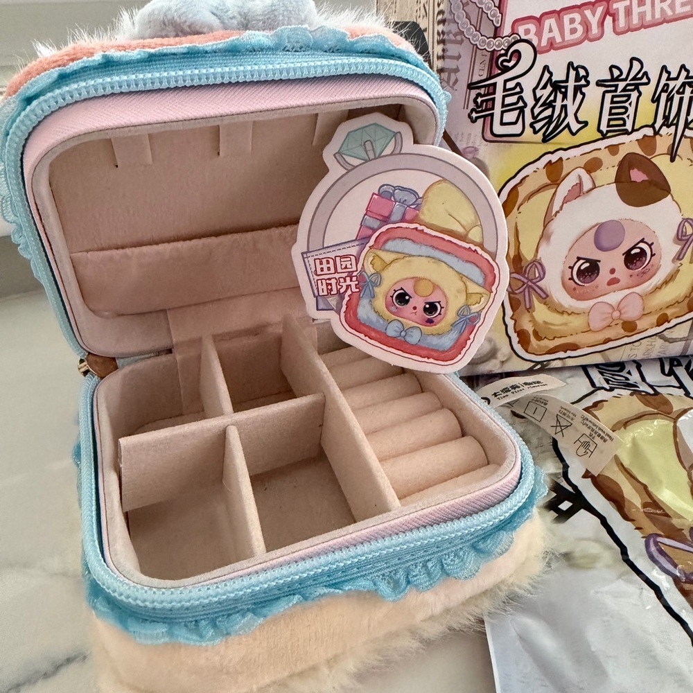 Baby Three Jewlery box ! - Picture 5 of 5